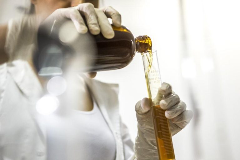 A Beginners Guide to Shopping for CBD Tinctures