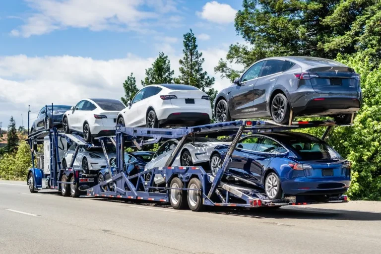 Differences Between Closed Car Shipping and Open Carrier Car Shipping