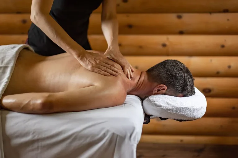 Business Travelers Rejuvenate with the Soothing Benefits of Thai Massage