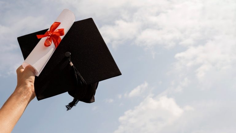 4 Resources To Use While Earning a High School Diploma Online