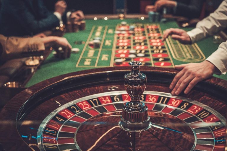 How does a game of Roulette play?